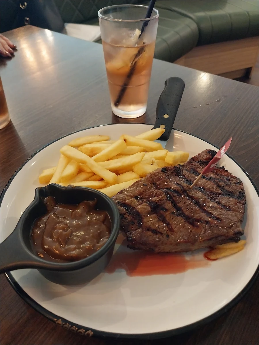 Rump Steak Salad, Victoria Hotel