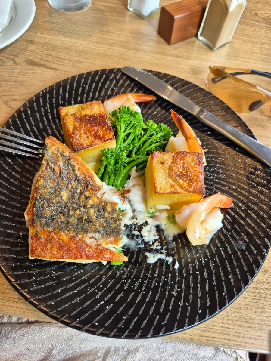 Crispy Skinned Salmon, Port Kennedy Tavern