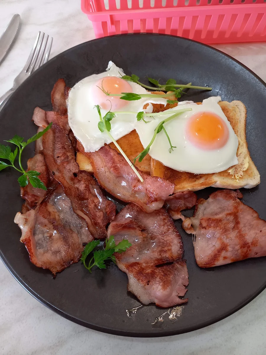 Bacon & Eggs on Toast