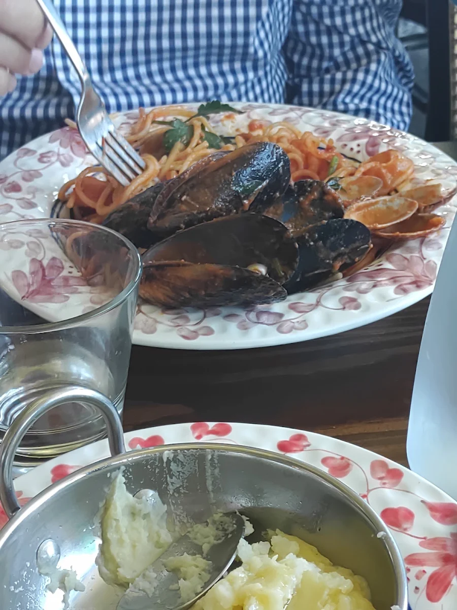 Spaghetti with Mussels Marinara