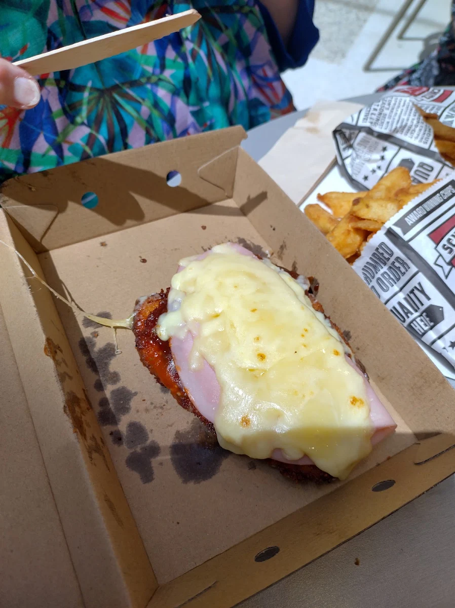Chicken Parmy, Schnitz Airport West