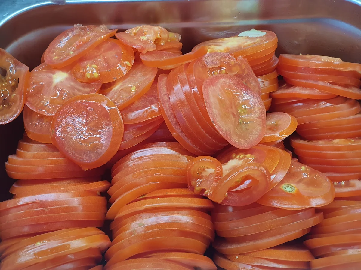 Tomato, Schnitz Airport West