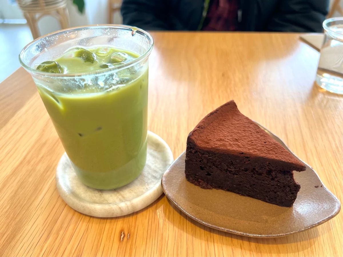 Cake, Coracle
