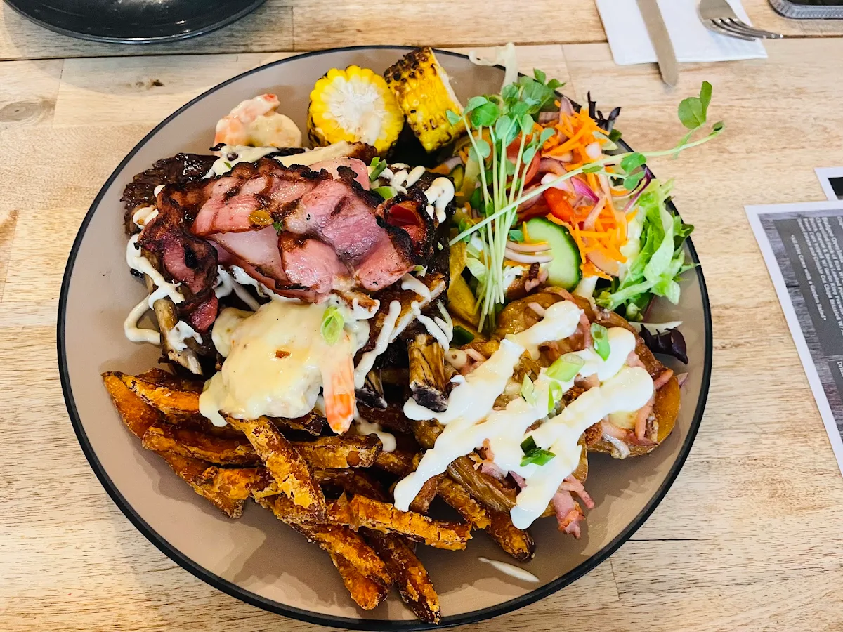 Budgee Overload, Hart & Soul Bar and Grill