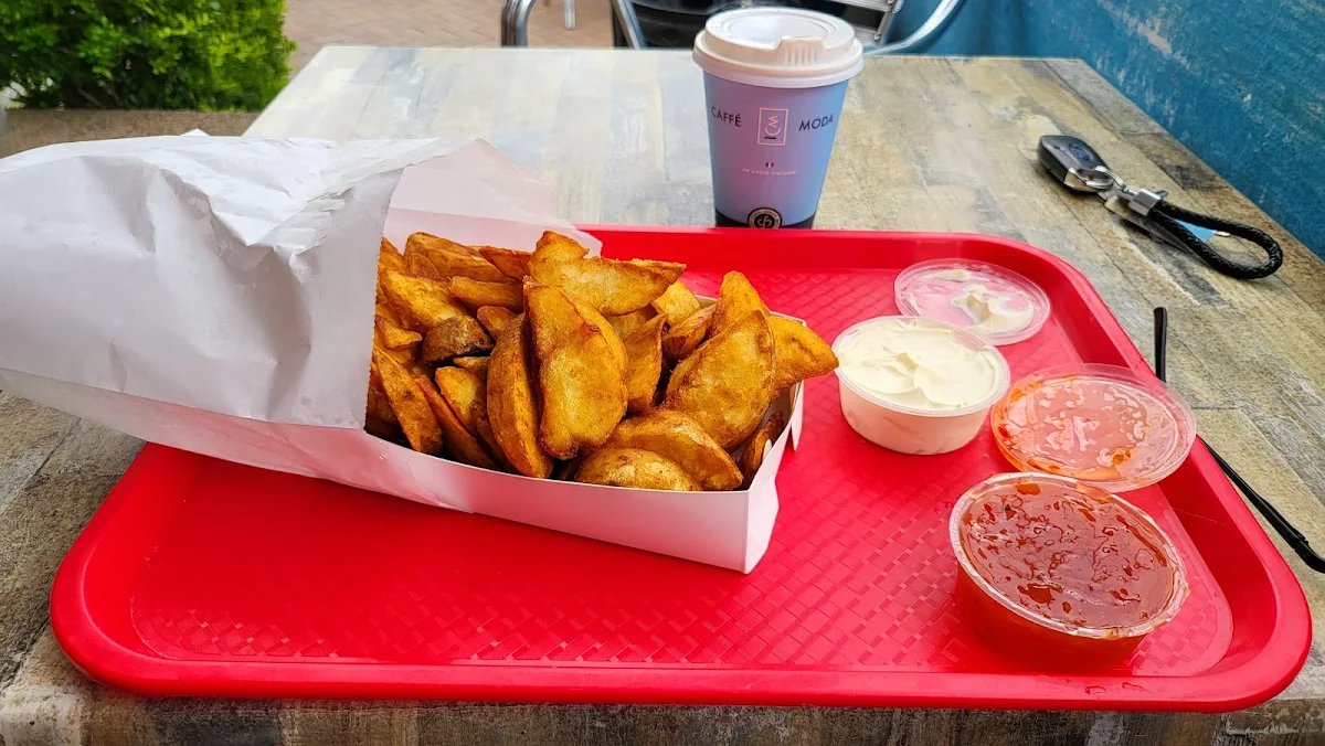 Wedges with Sour Cream and Sweet Chili Sauce