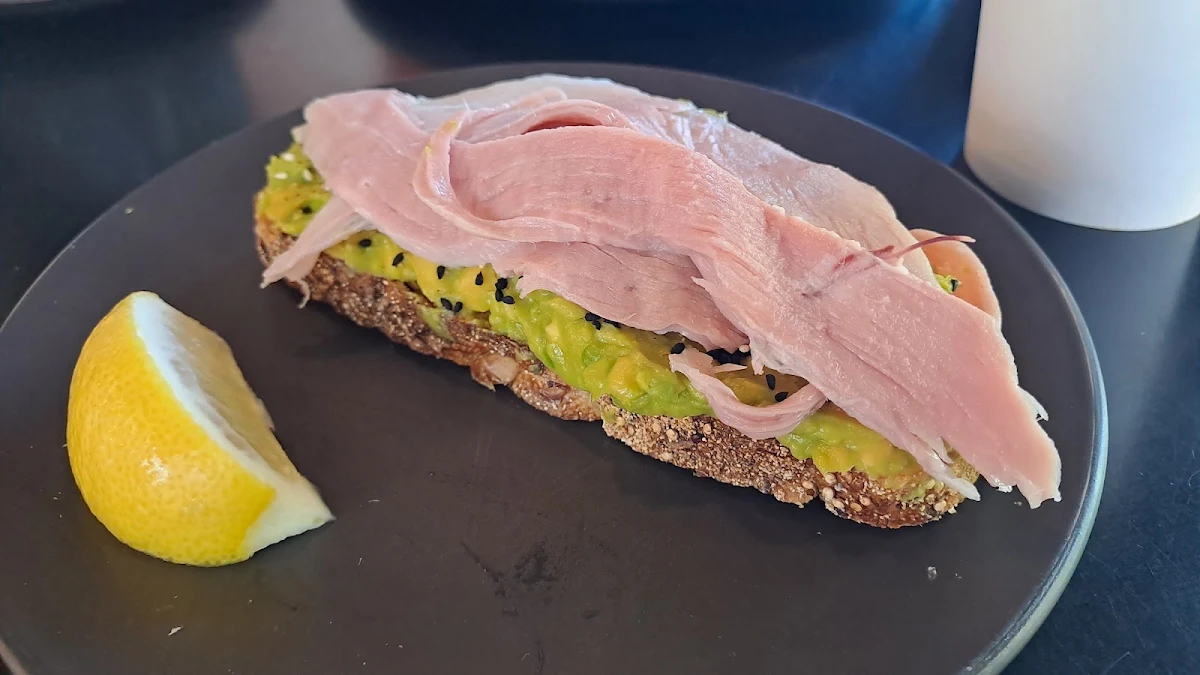 Loaded Smashed Avo with Smoked Ham