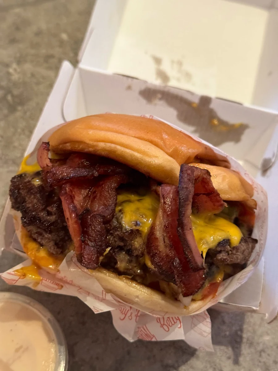 Double Bacon Cheeseburger, Betty's Burgers