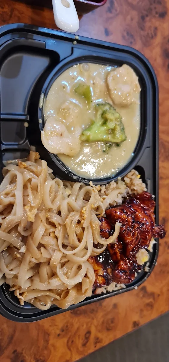 Highlights, Krua Thai and Japanese Restaurant