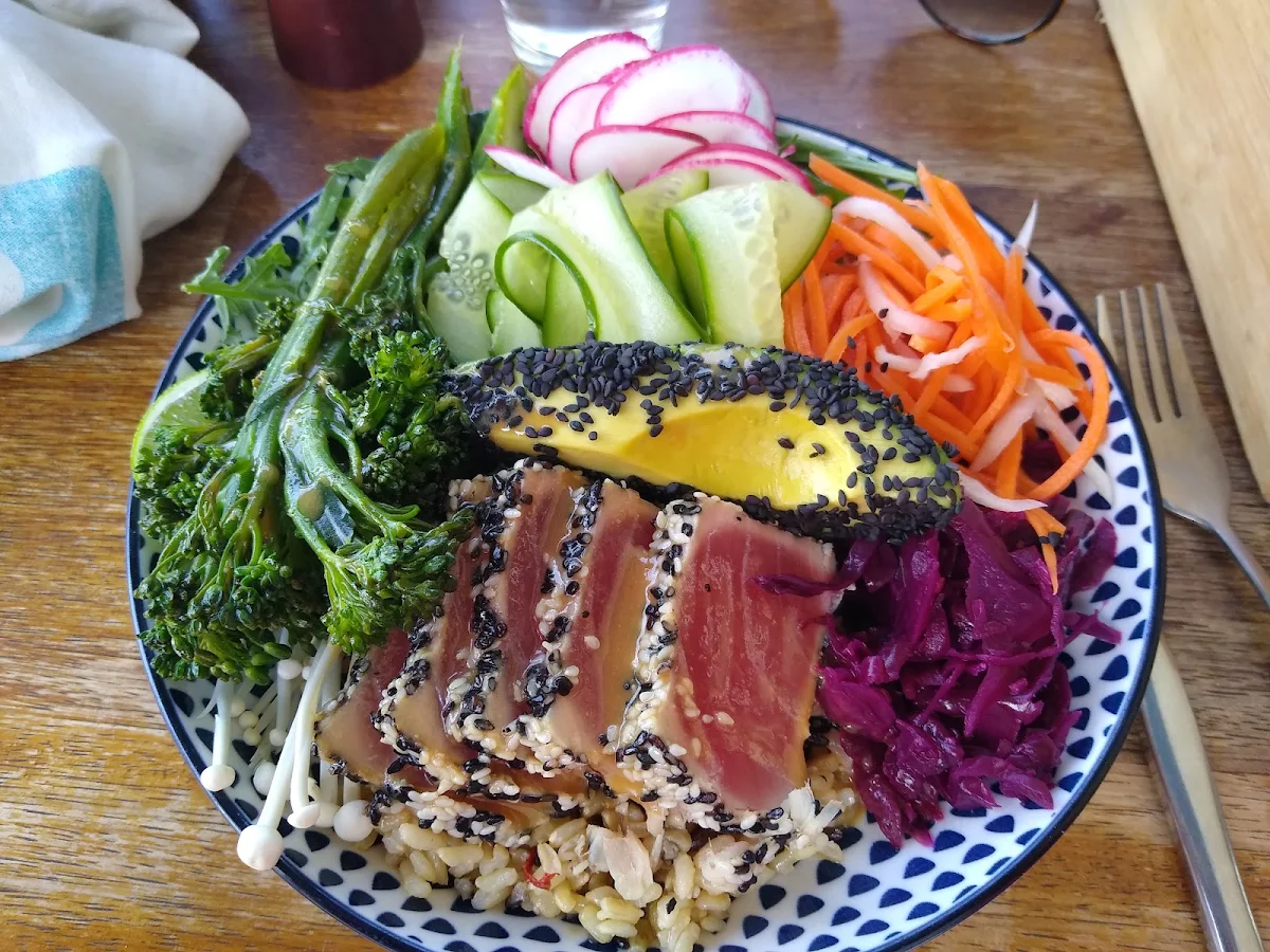 Seared Tuna Poké Bowl