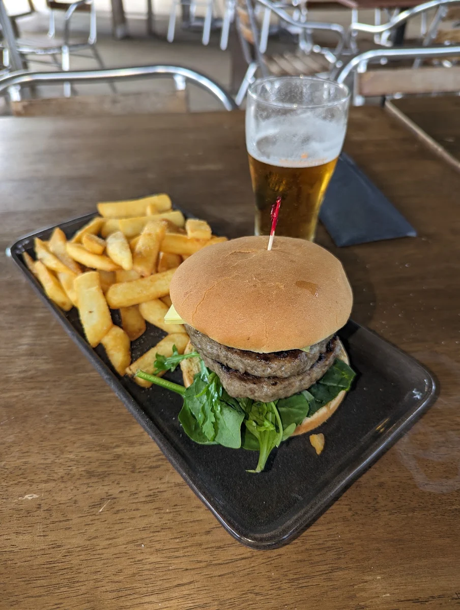 Double Cheeseburger, Rathdowney Hotel Motel