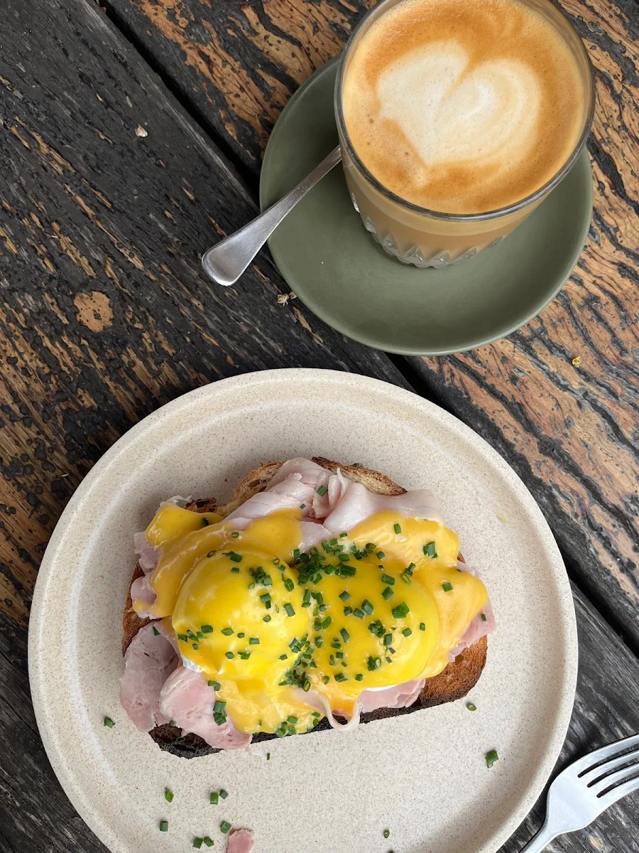 Eggs Benedict, The Roadhouse Byron Bay