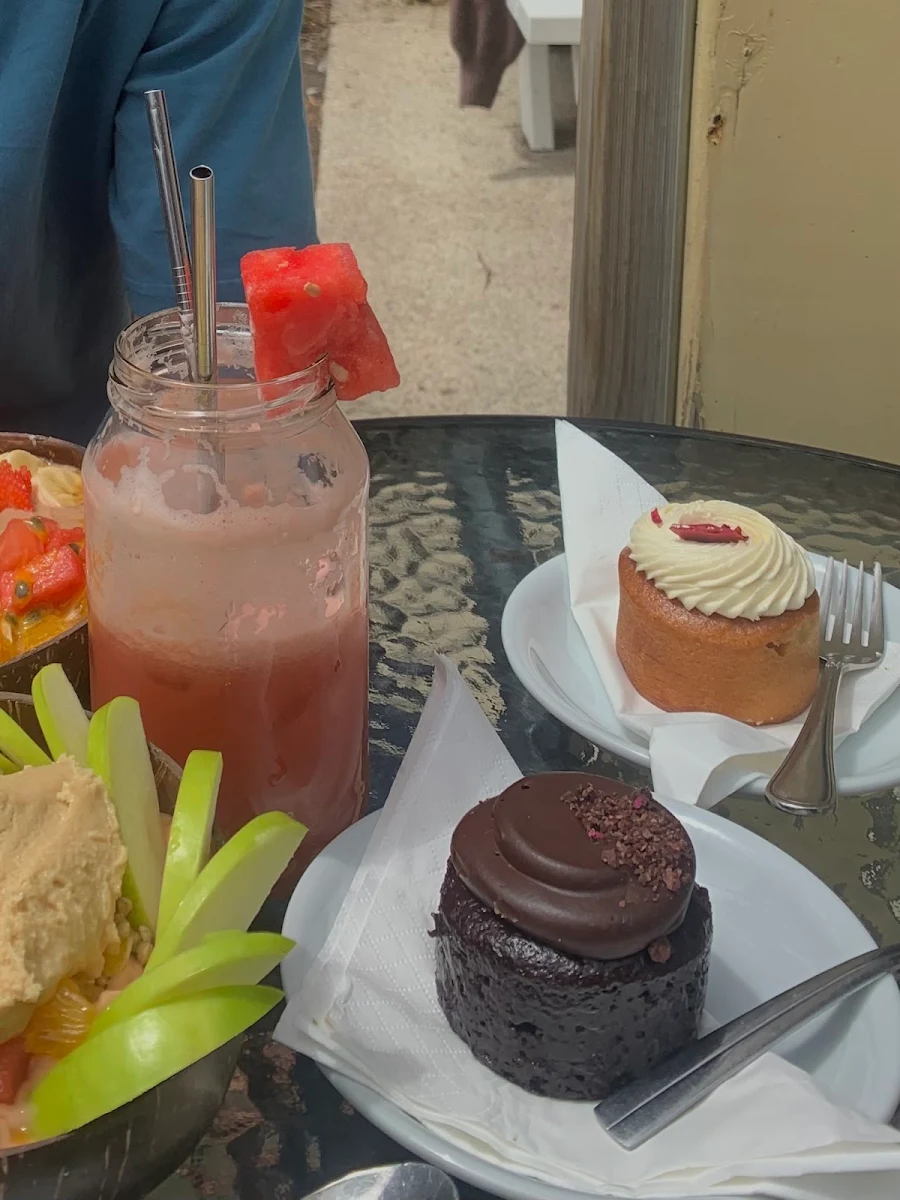 Freedom Juice and Rawr Cakes