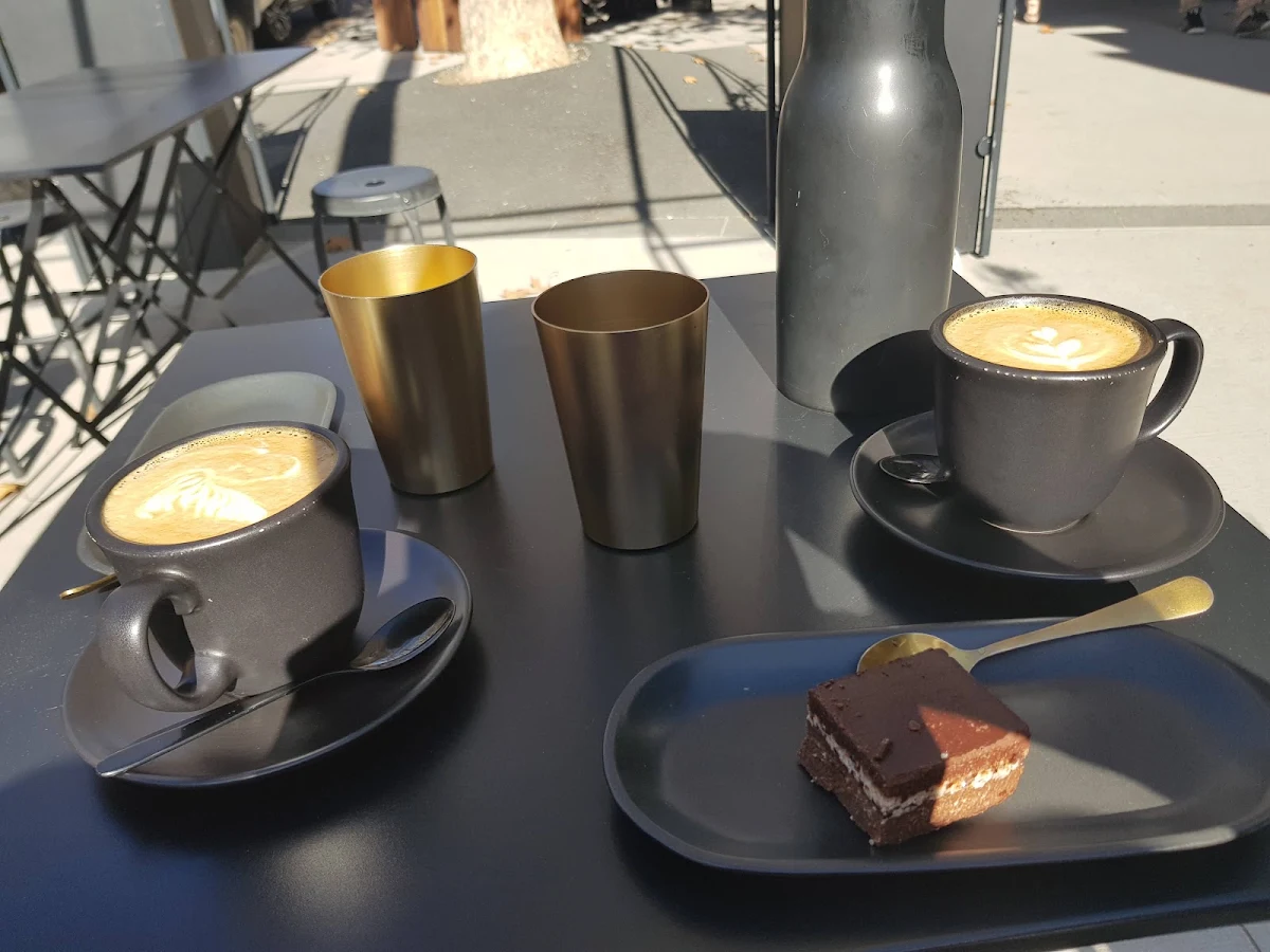 Flat White, The Corner