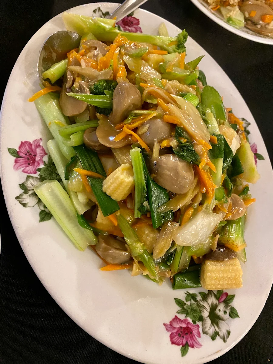 Highlights, Emperor's Garden Chinese Restaurant