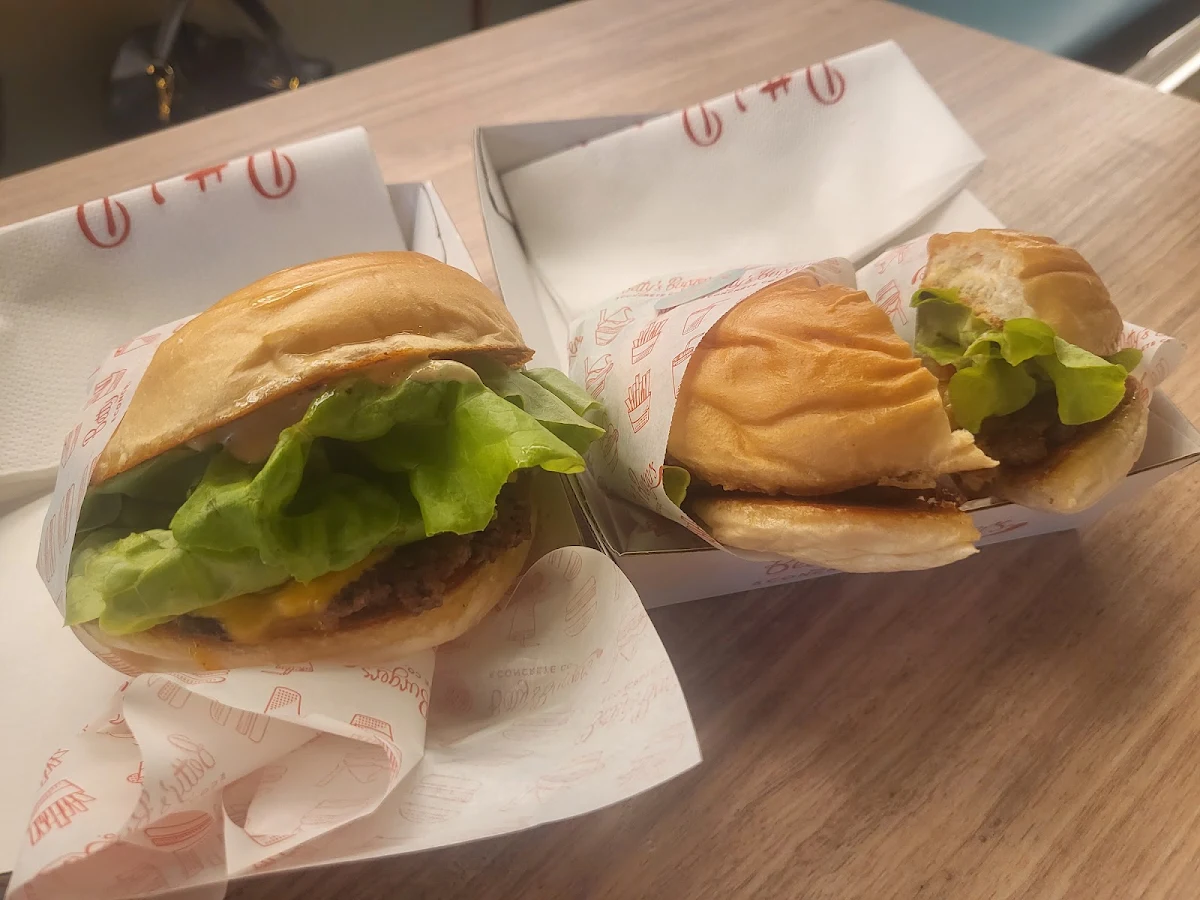 Highlights, Betty's Burgers