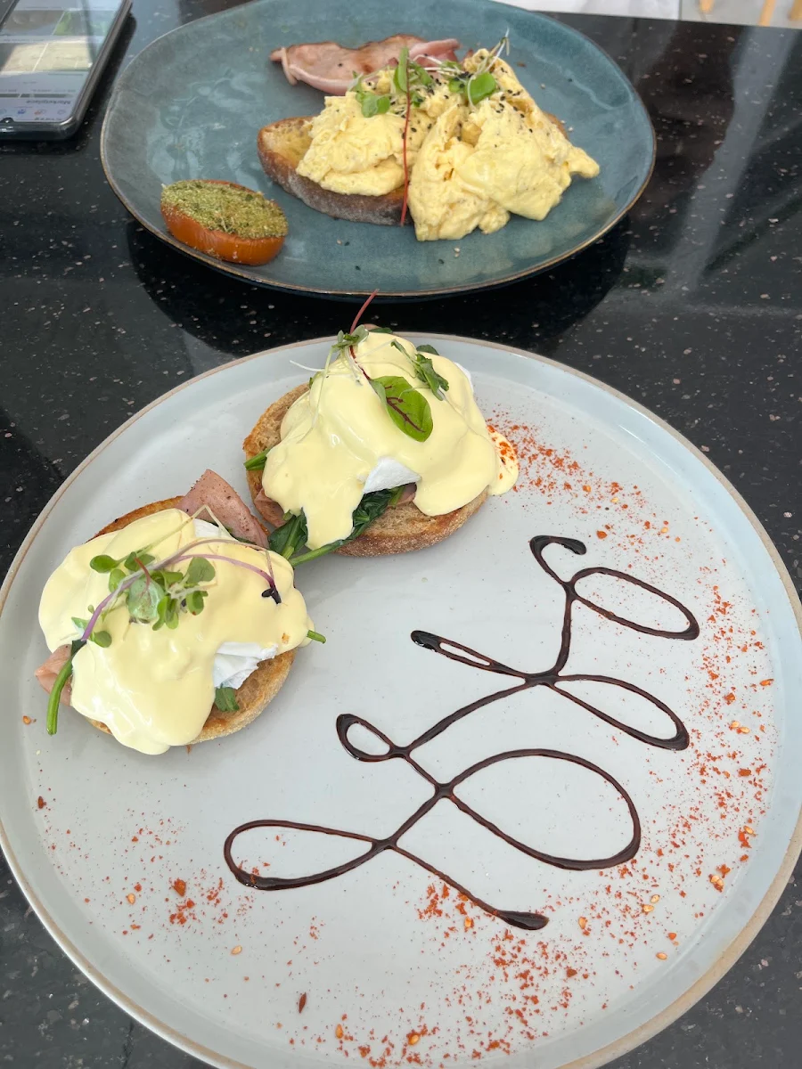 Eggs Benedict