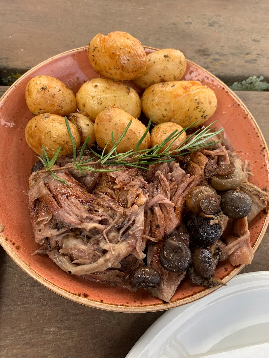 Arrosto Di Agnello, Zonzo Estate Yarra Valley
