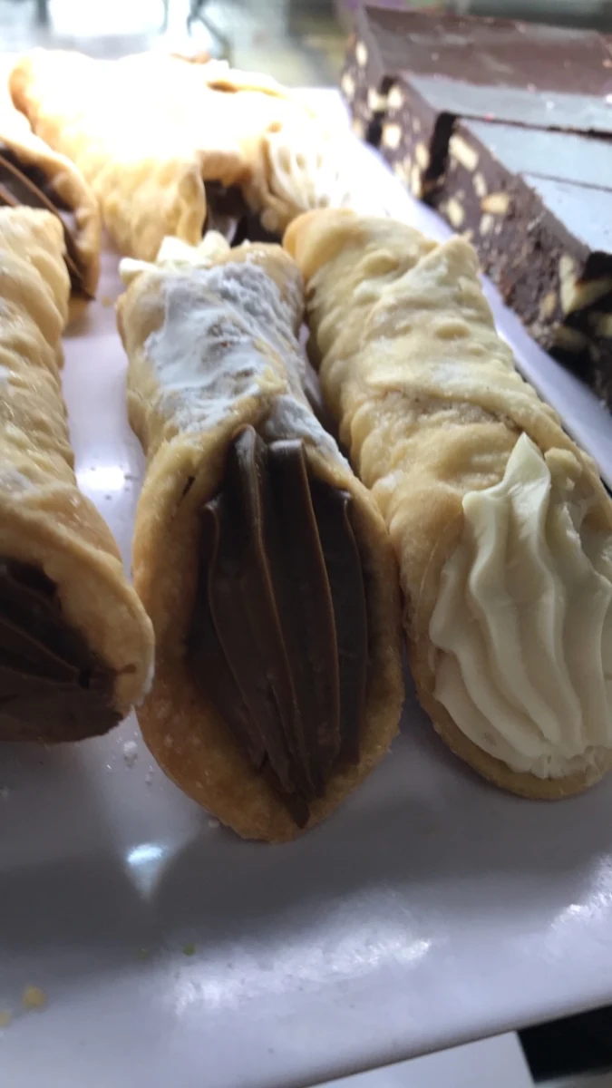Highlights, Barry Road Hot Bread & Cake Shop