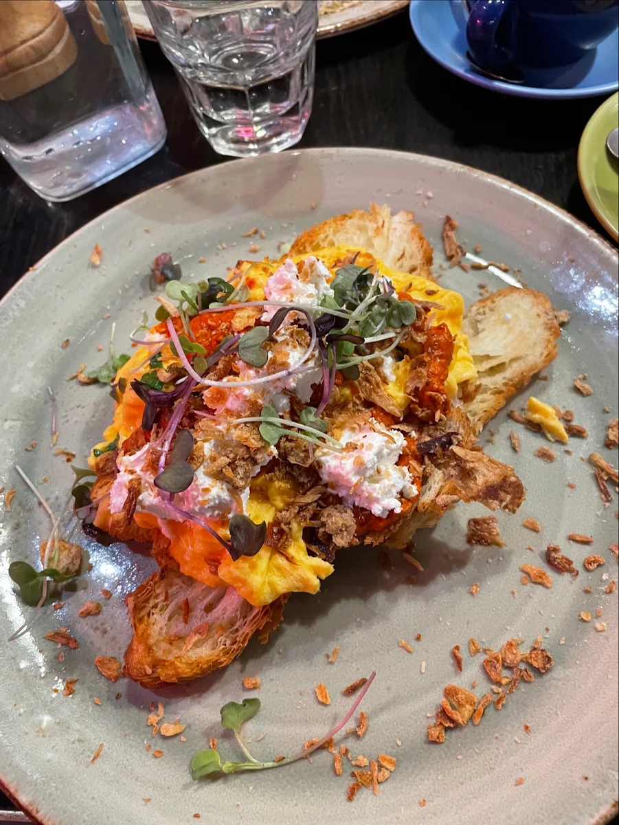 Chilli Eggs, The Quarter