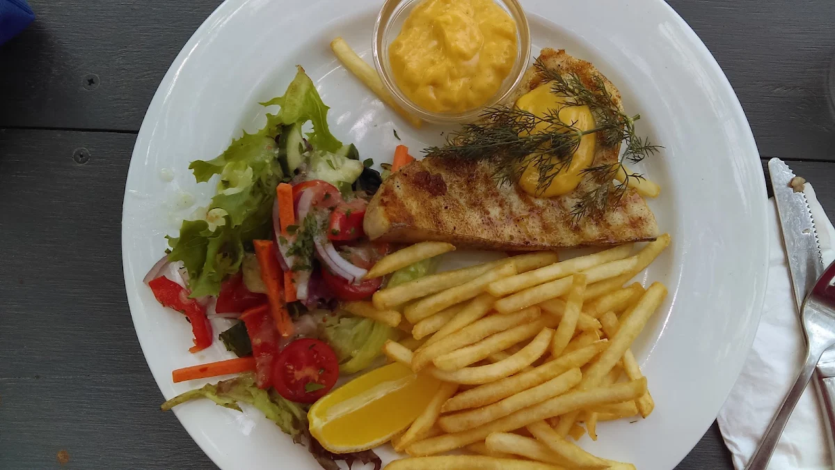 Kids Chicken Chips & Salad