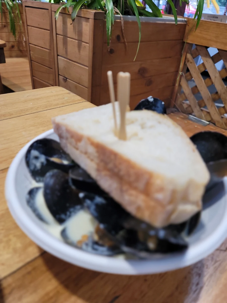 Highlights, The Mussel Pot