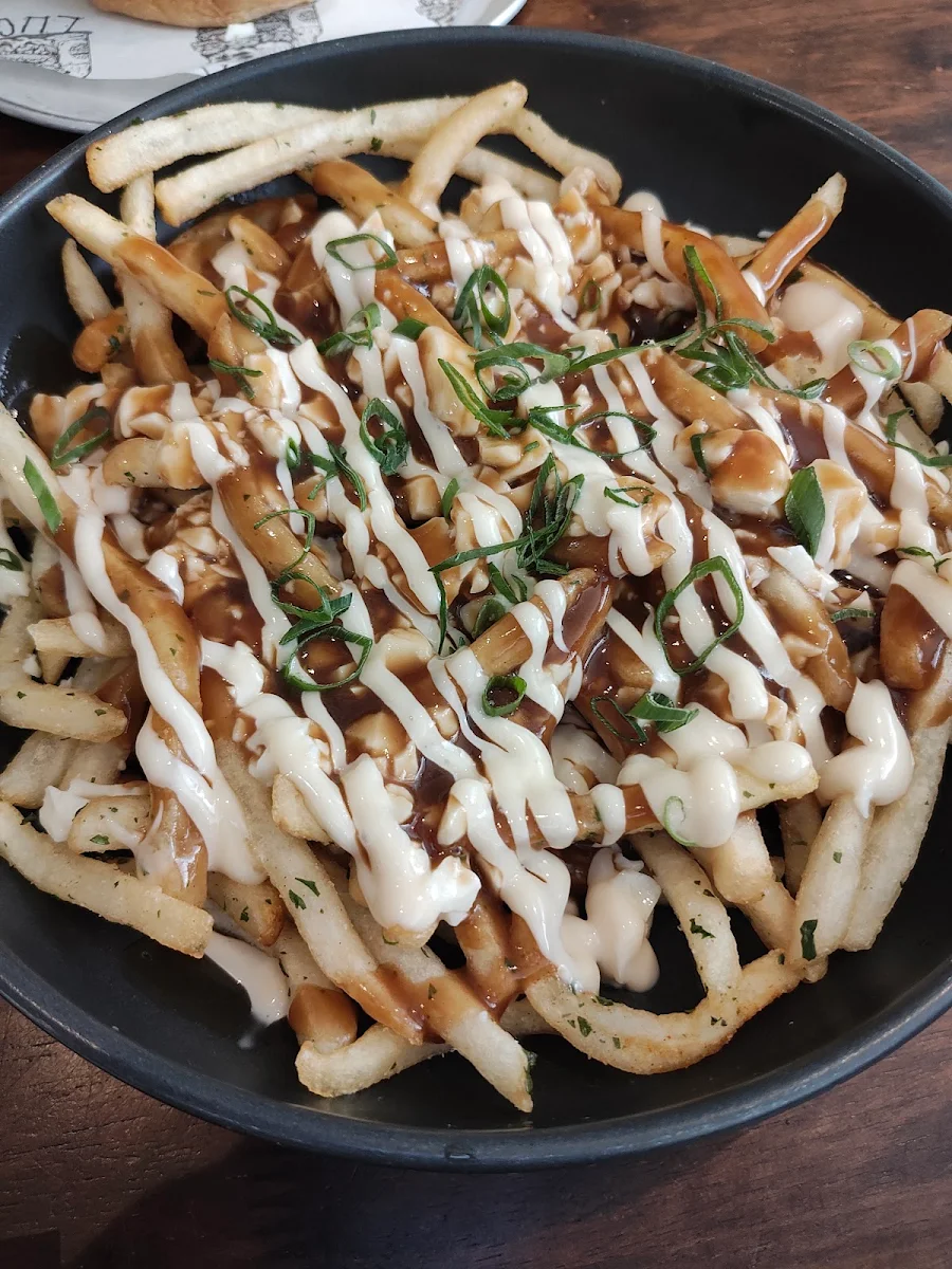 Poutine, Bar Luca