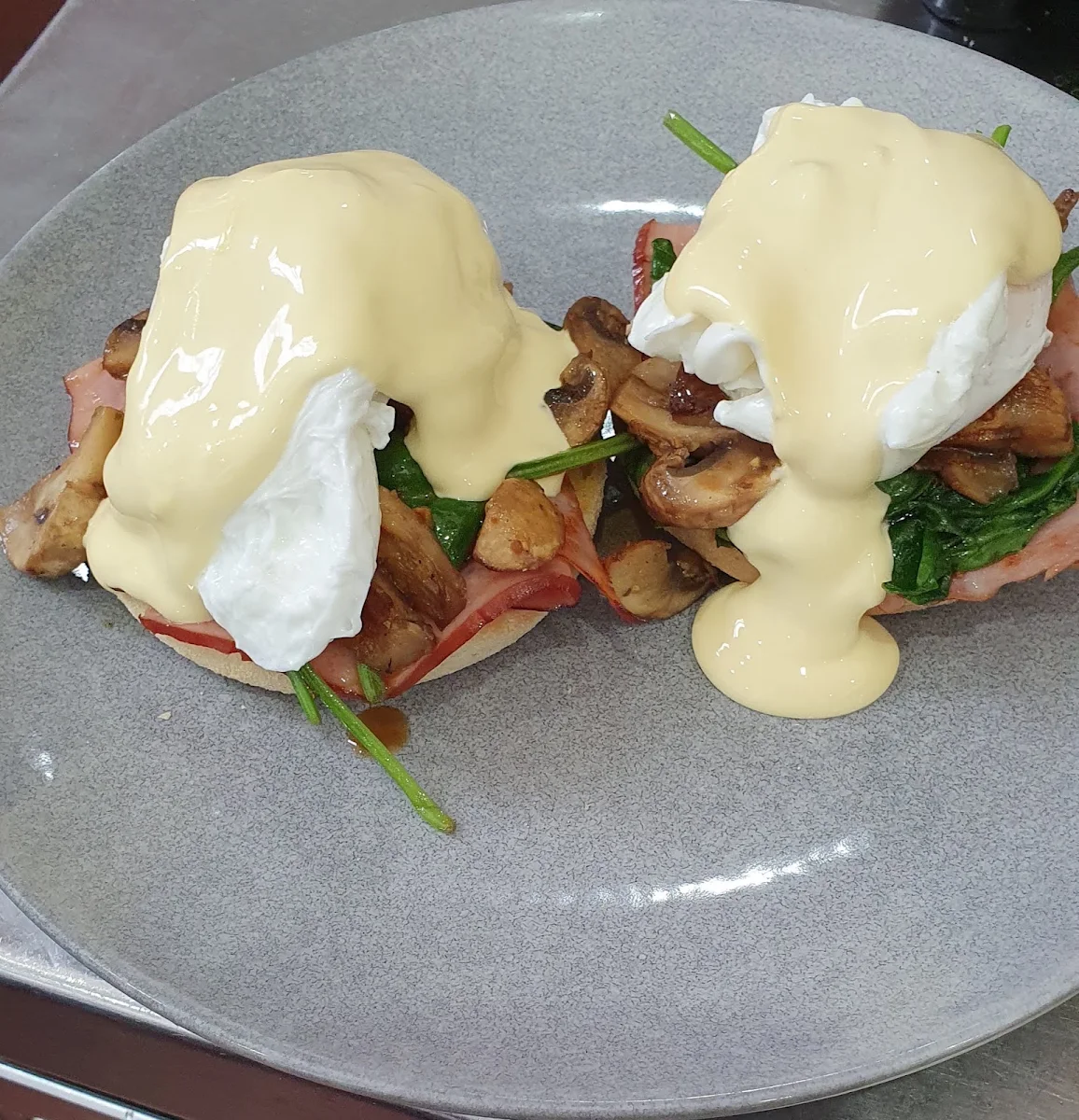 Eggs Florentine, Beetle Cafe