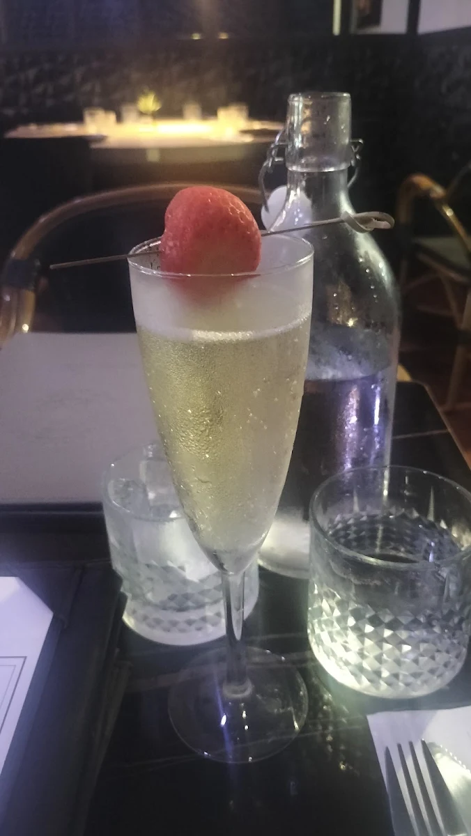 Champagne, Drunken Monkey Cafe Bar & Restaurant Broadbeach