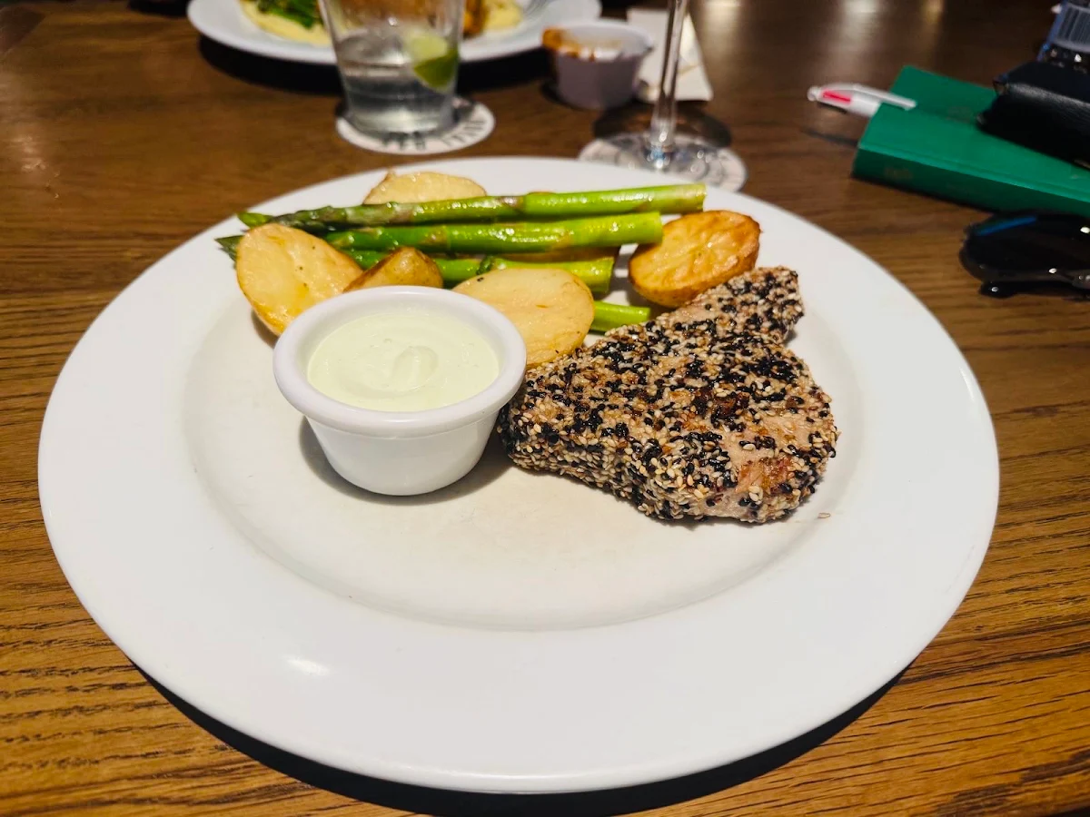 Crusted Tuna, Royal Oak Hotel