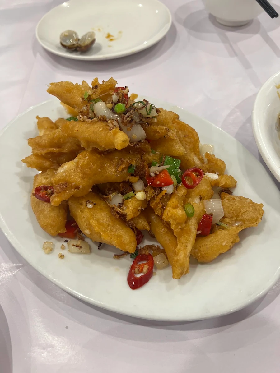 Highlights, Wong's Lucky Bar