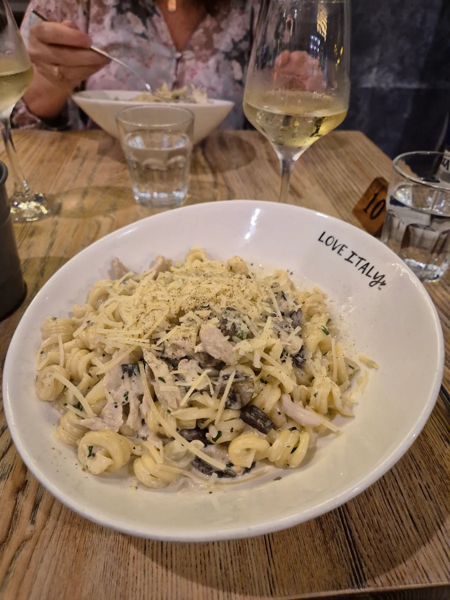 Fusilli Pollo E Limone, Love Italy Restaurant & Bar - Surfers Paradise Beach