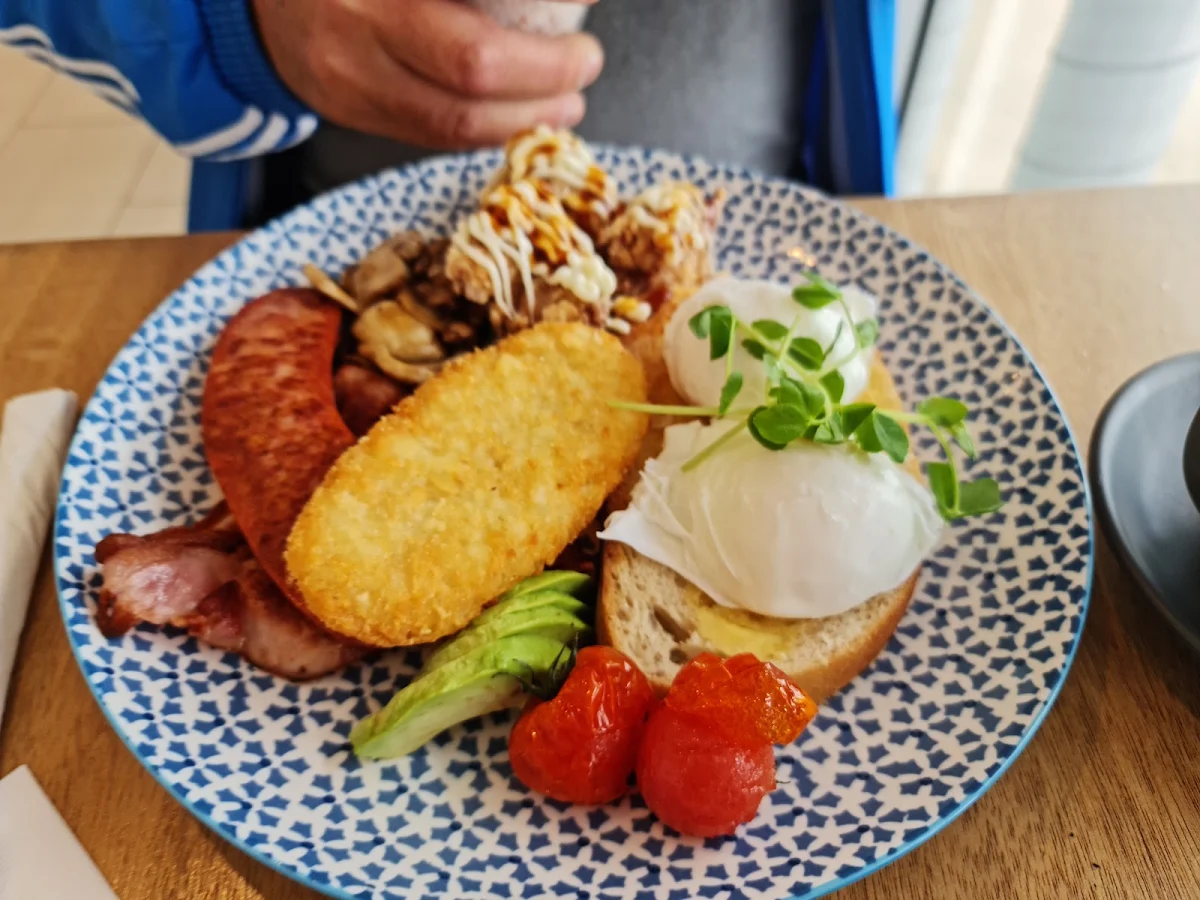 Big Breakfast, Tasty Kitchen- cafe & Asian Restaurant
