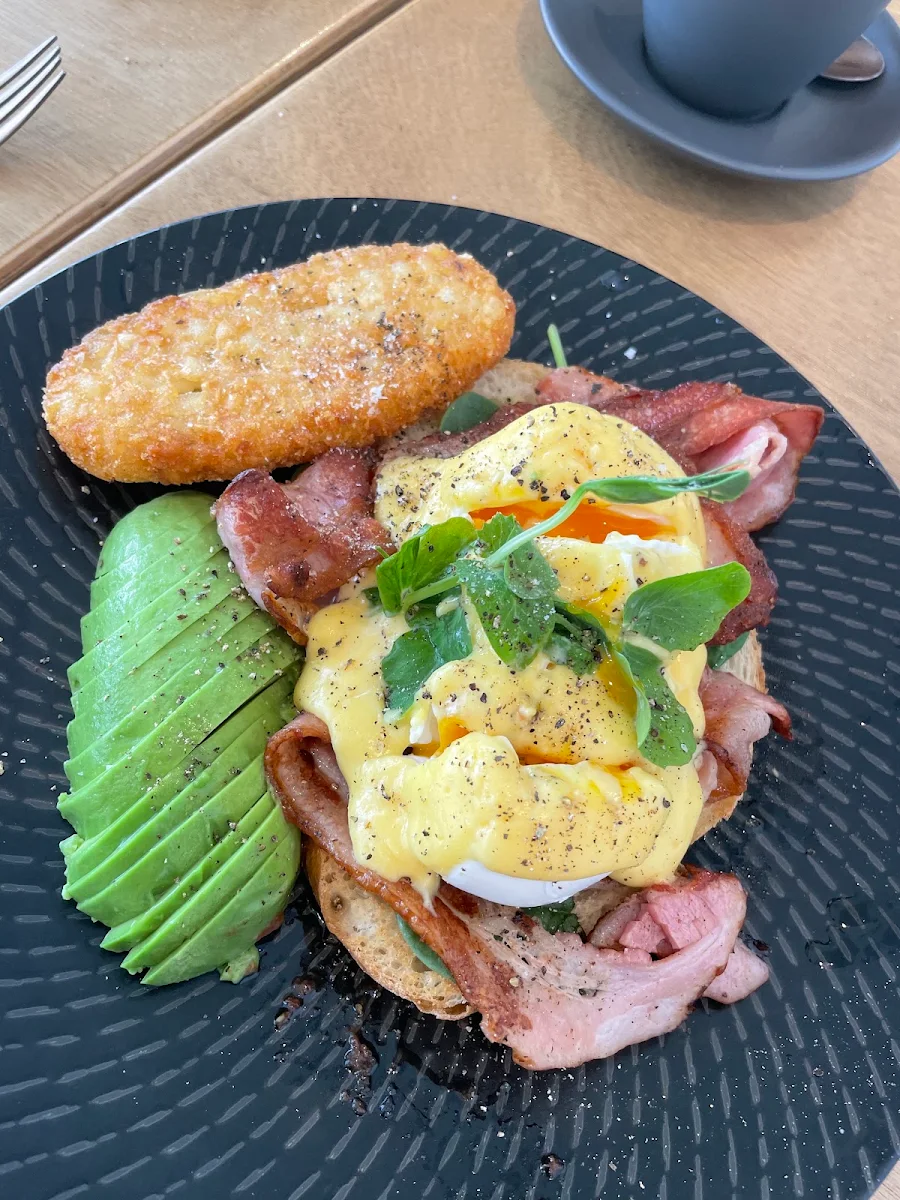 Eggs Benedict, Tasty Kitchen- cafe & Asian Restaurant
