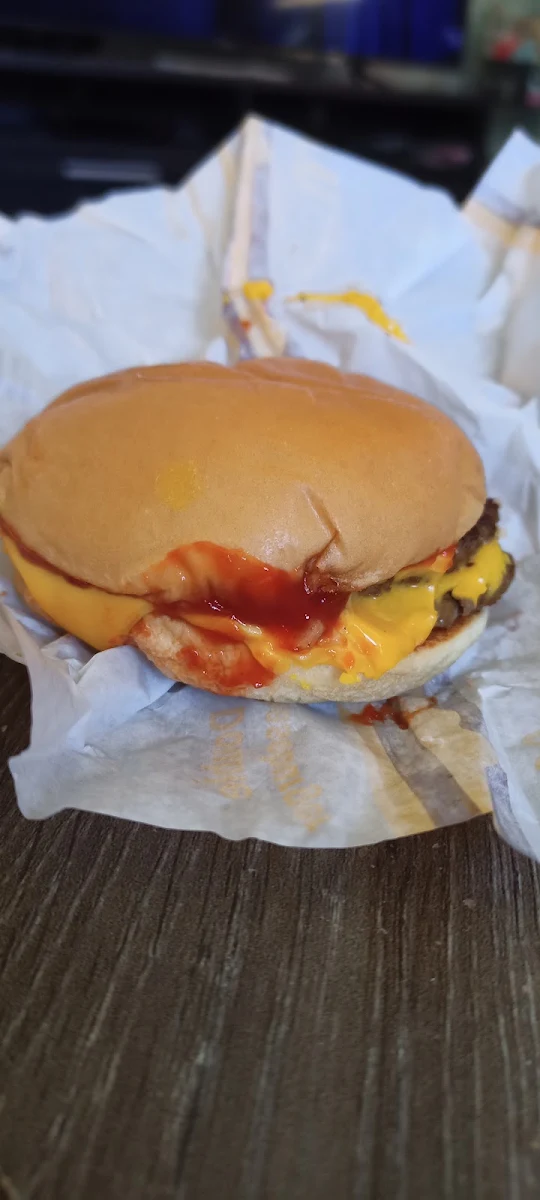 Double Cheeseburger, McDonald's Hinchinbrook