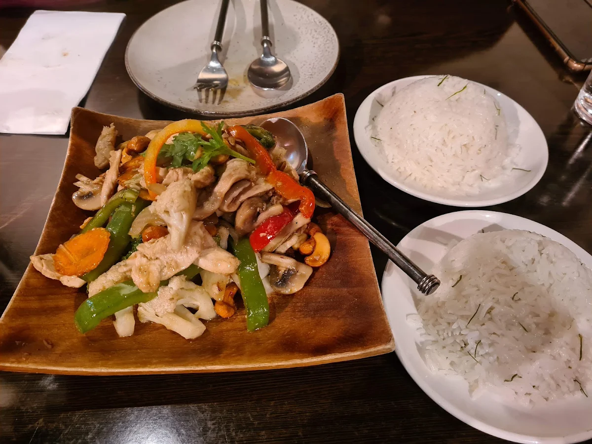 Chicken and Cashew Nut Stir Fry