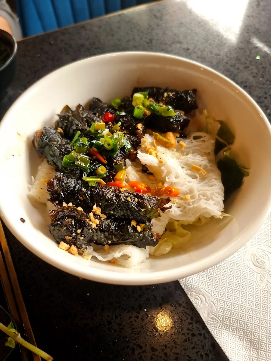 Beef in Betel Leaf with Rice Noodle