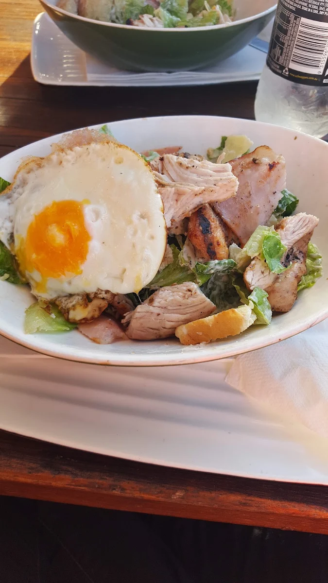 Chicken Caesar Salad 2410 KJ