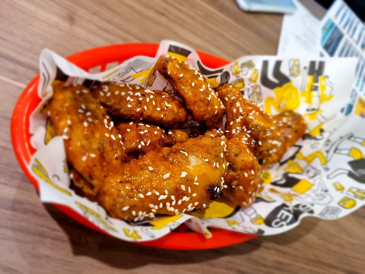 Sriracha Honey Chicken Wings