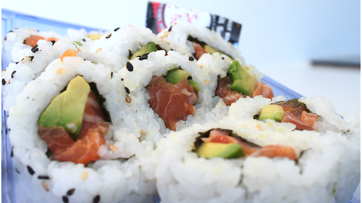 Salmon & Avo Roll