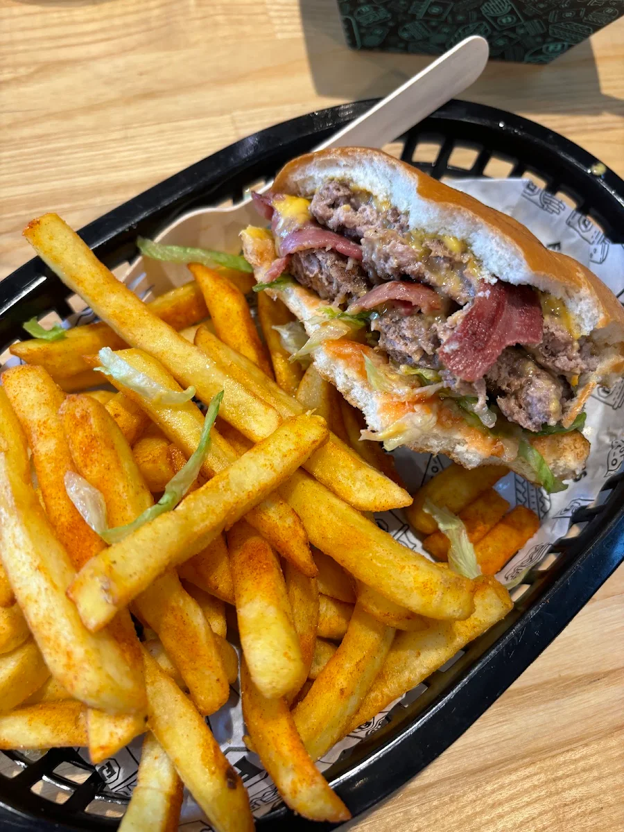 Fat Jak Stack, FAT JAK'S / GET CLUCK'D CASEY CENTRAL