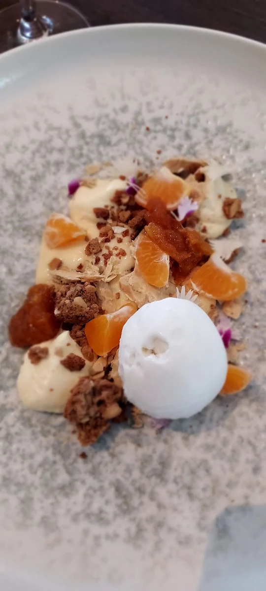 Caramel, Woodcutters Restaurant