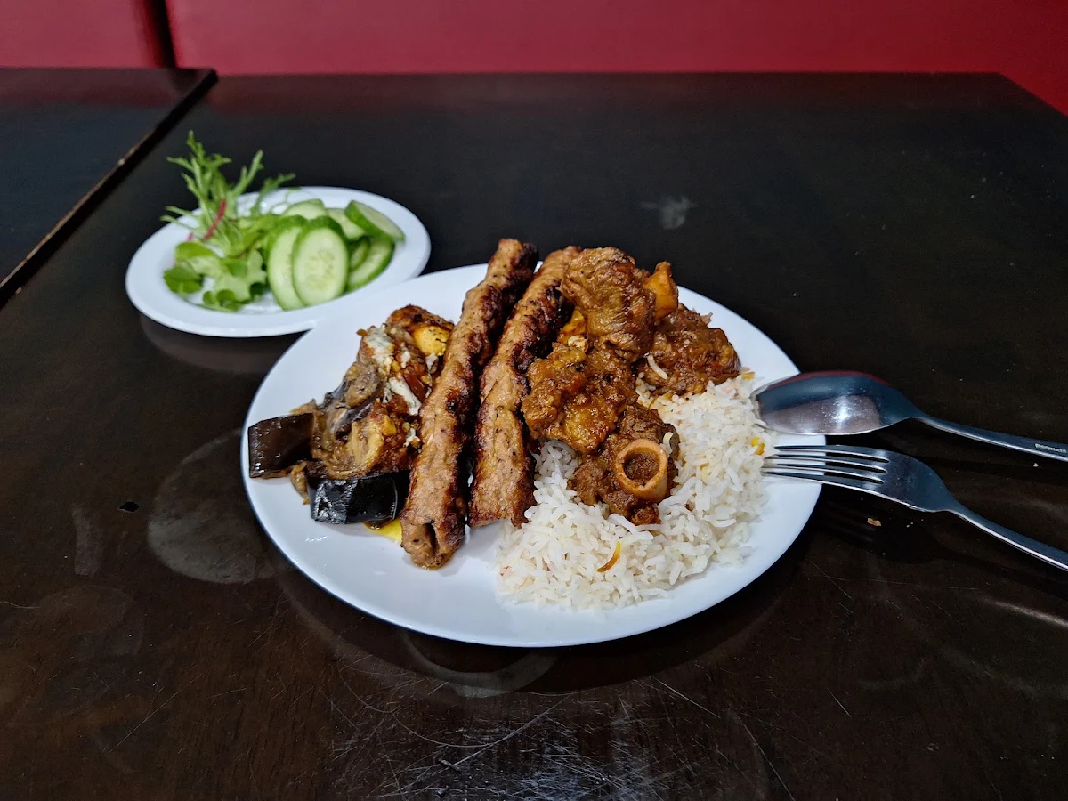 Highlights, Afghan zamarut restaurant