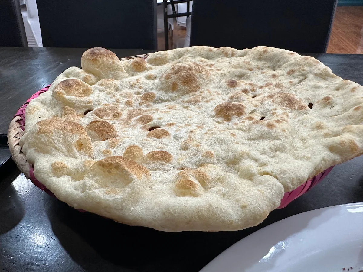 Naan, Afghan zamarut restaurant