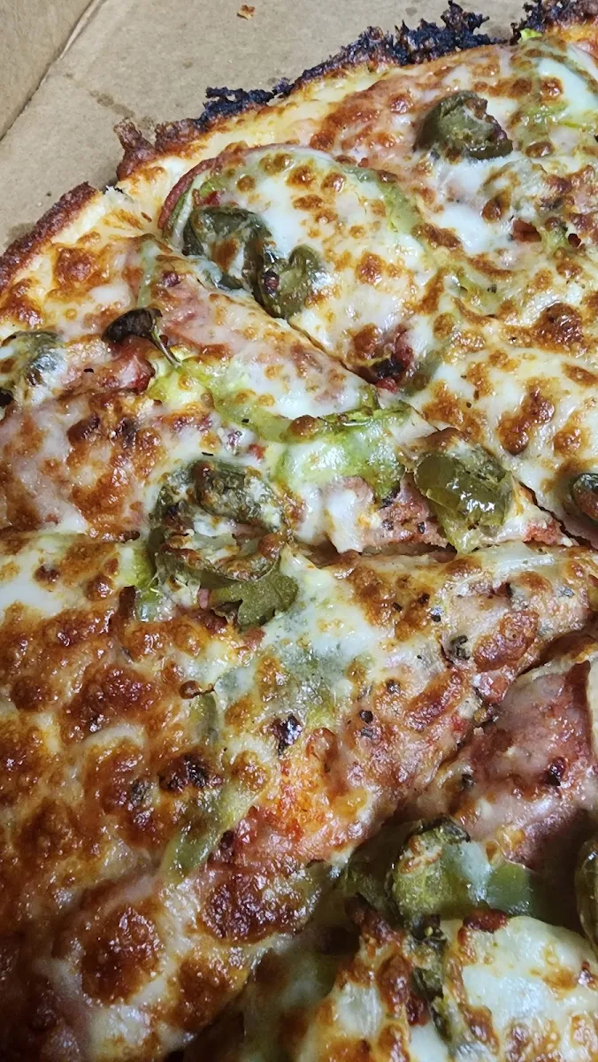 Rowanos Chicken Pesto Pizza