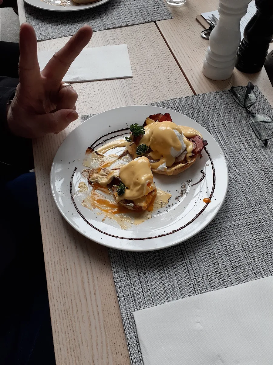 Eggs Benedict