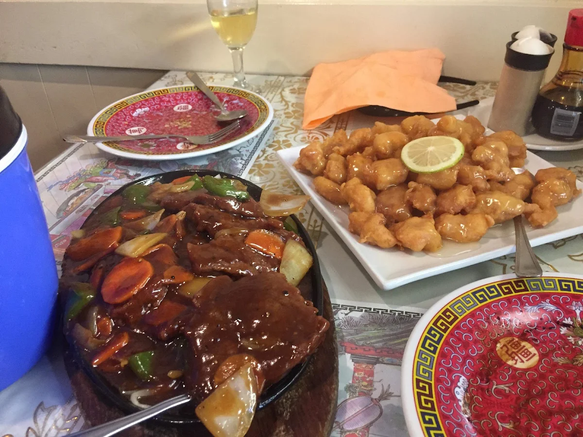 Highlights, Hong Loch Chinese Restaurant
