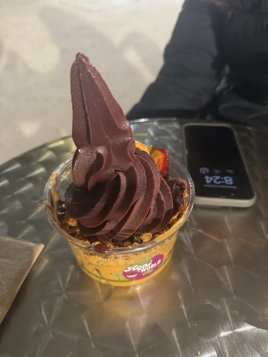 Full, Acai World