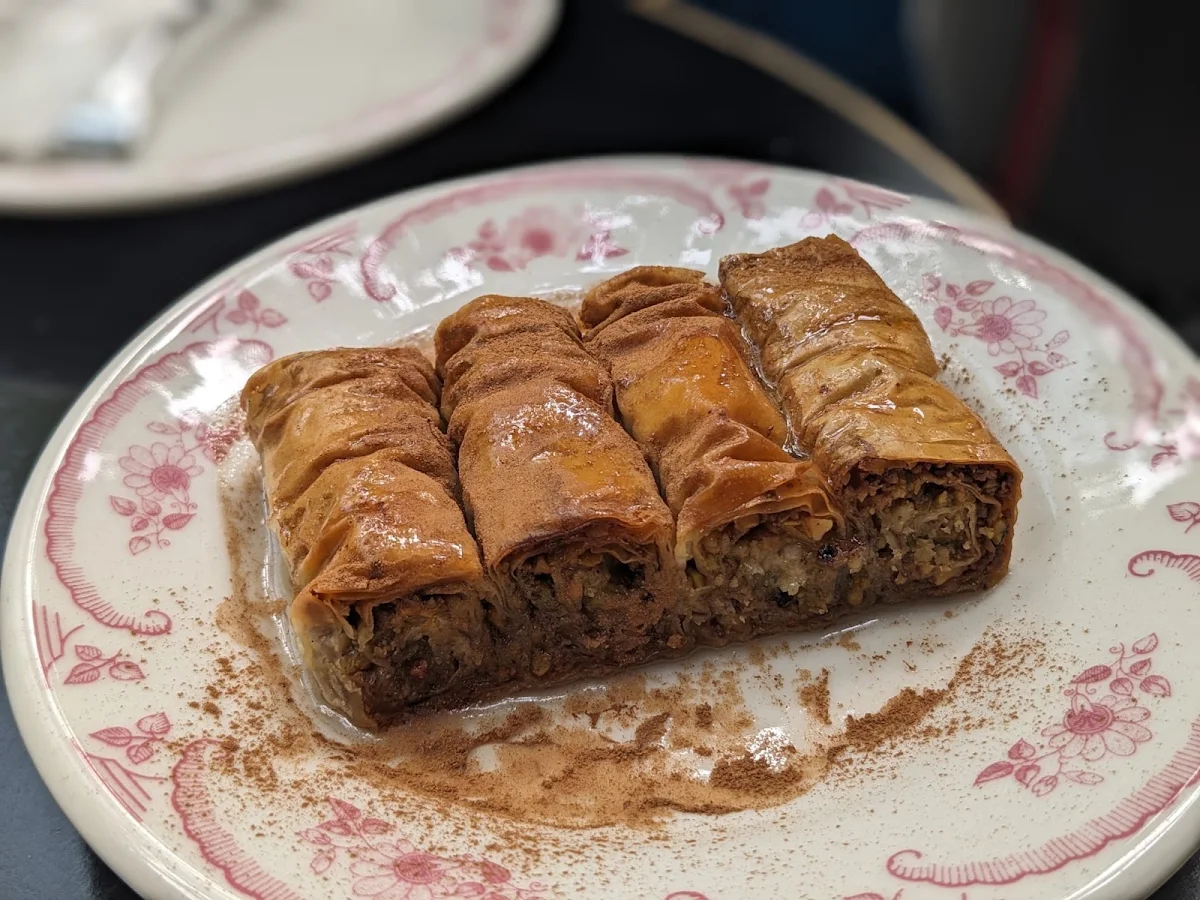 Baklava, Kafeneion "emeis & emeis" Melbourne