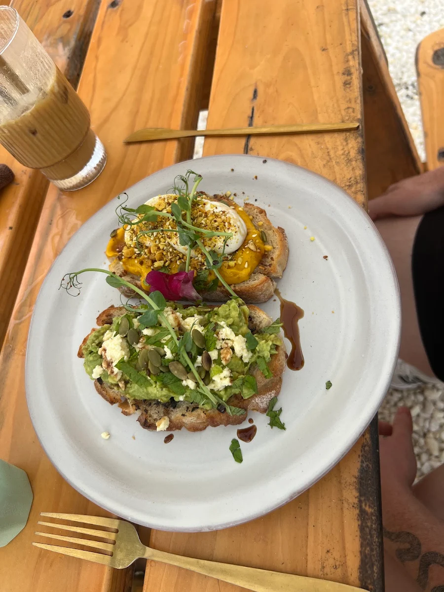 Smashed Avocado with Egg, Sirens Bayside