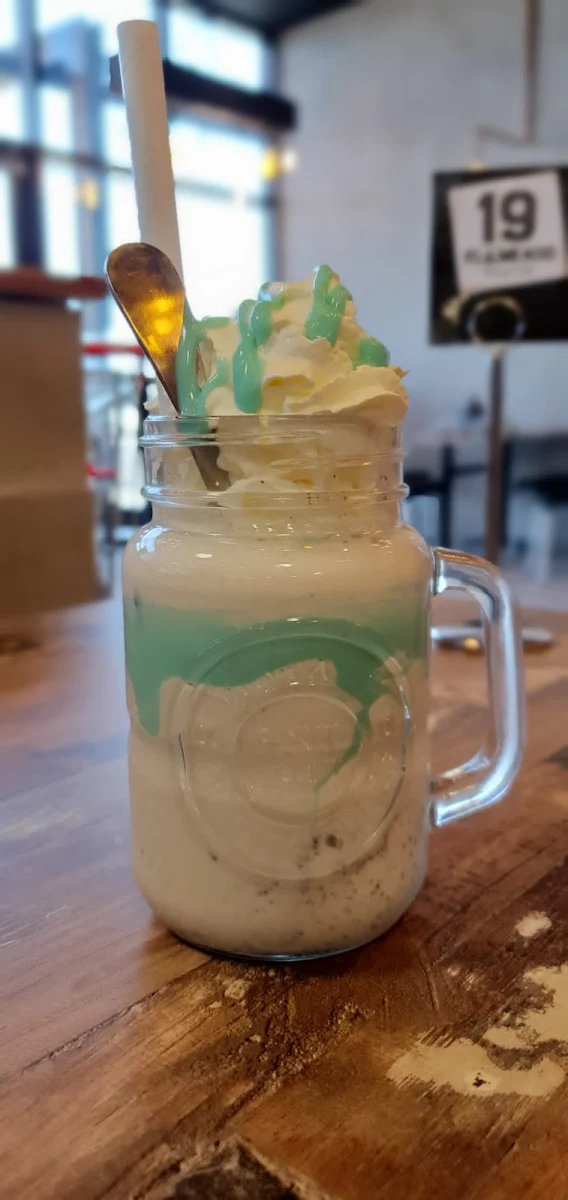 Oreo Milkshake, Flame 400 Burger Cafe